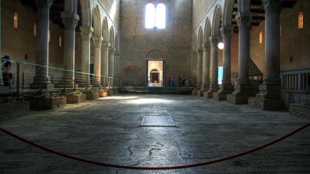 Basilica Aquileia von innen