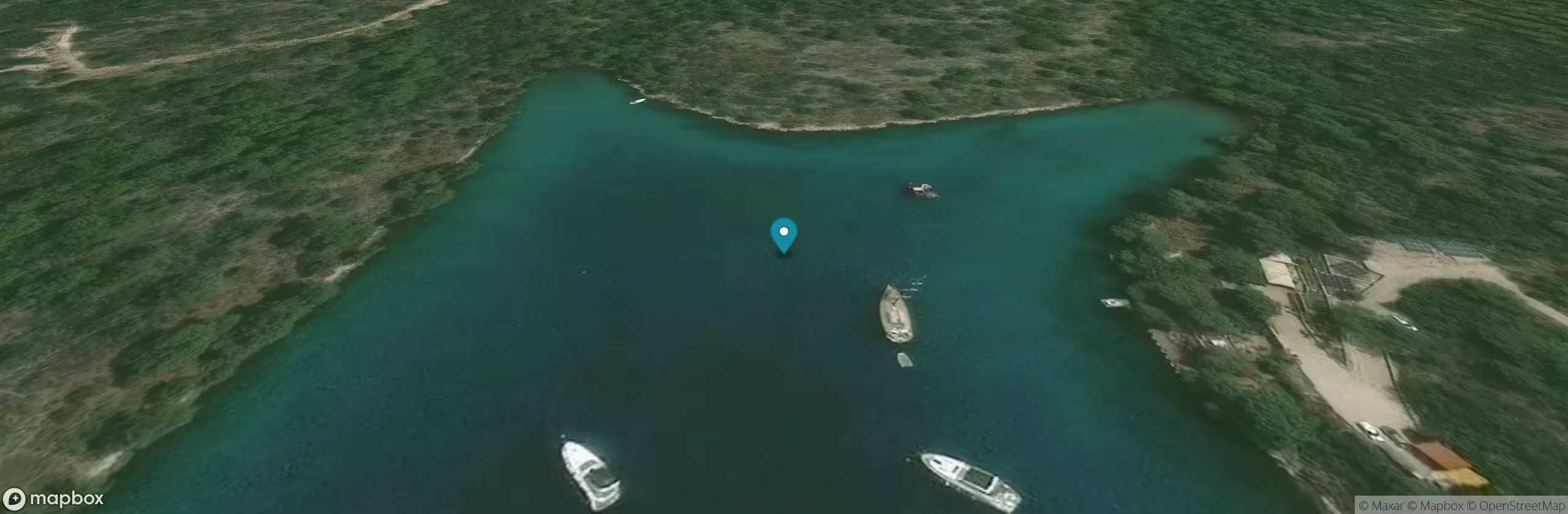 Luka Tiha Bay