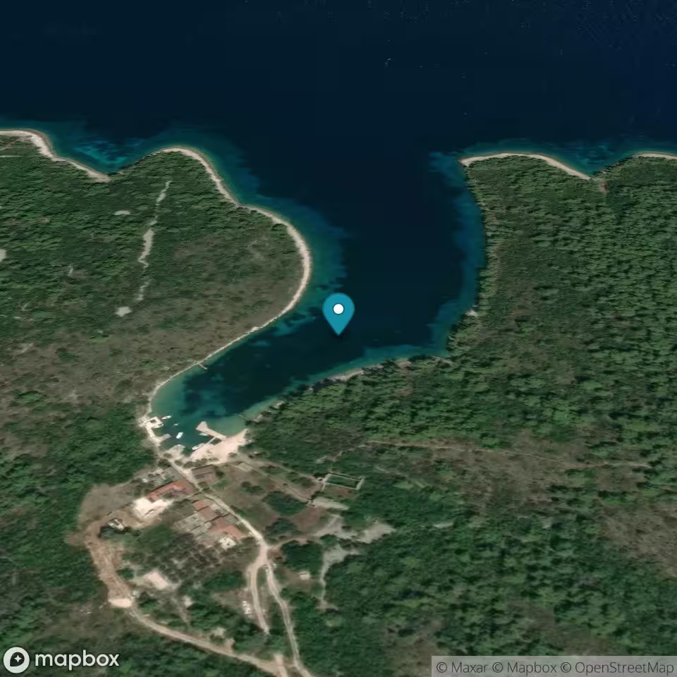 Manastir Bay